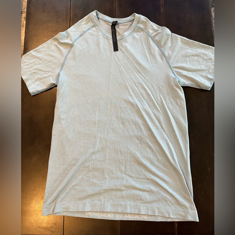 Lululemon vent tech short sleeve shirt. Size small.